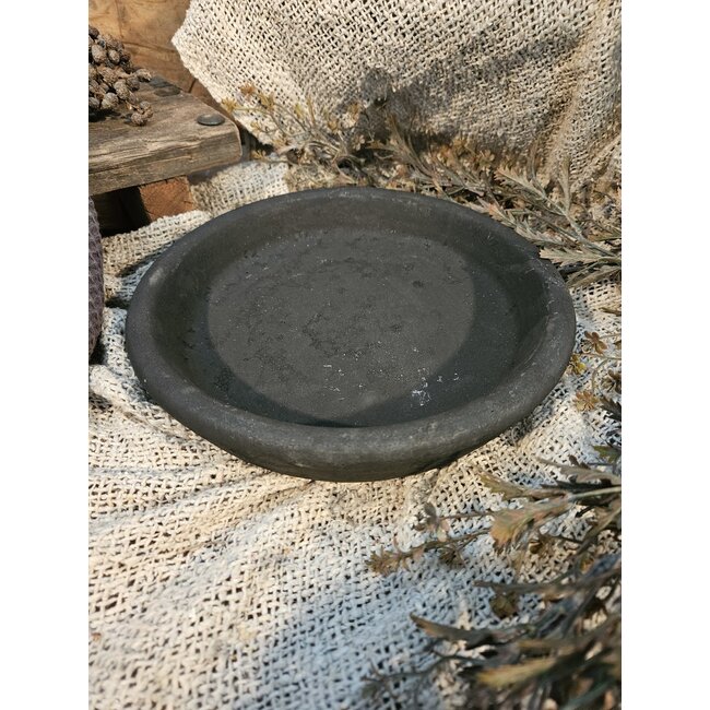 Still # 31921 - zwarte schaal aardewerk - 25 x 3 cm - Black Series