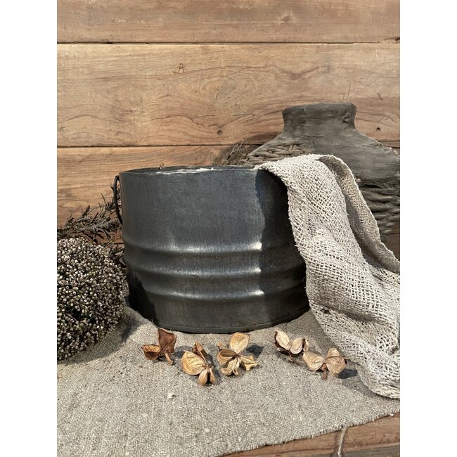 # Iron bucket ears - ca. 30 x 30 x 23,5 cm (kan iets afwijken van foto)