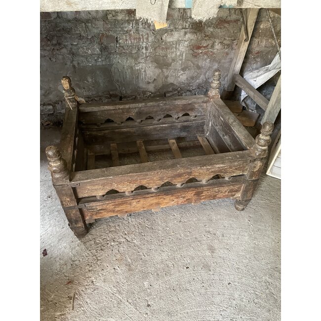 Houten kinderledikantje