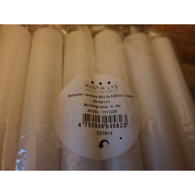 # Wit  - Pakje met 6 kaarsjes van 2,1 x 12 cm