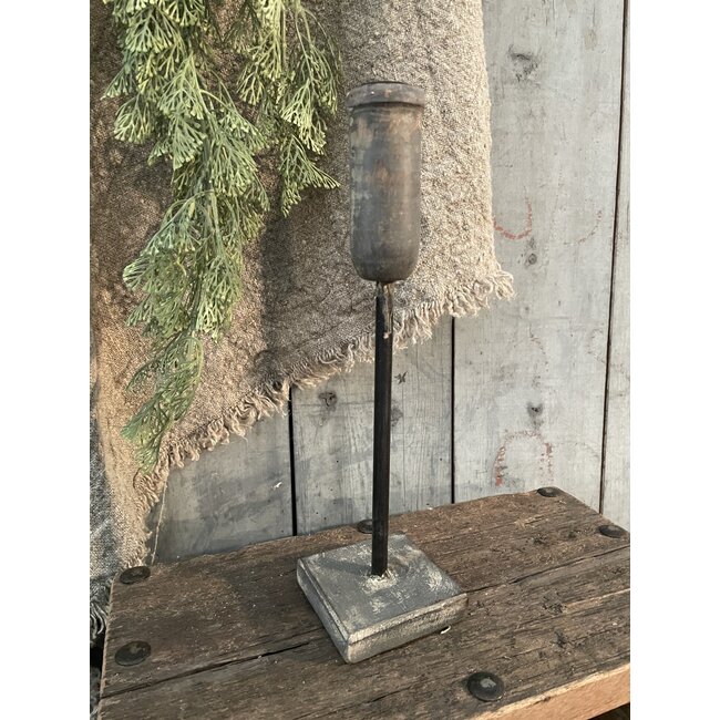 Houten kandelaar op voet -L - 7x7x29cm