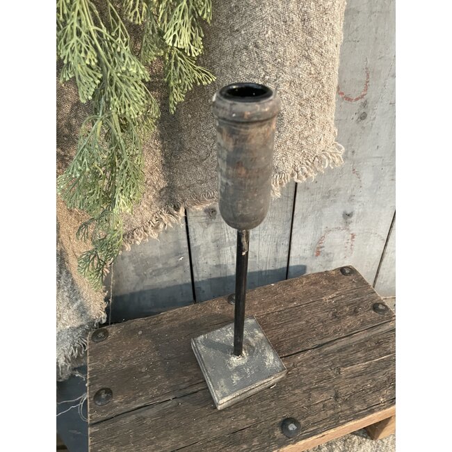 Houten kandelaar op voet -L - 7x7x29cm