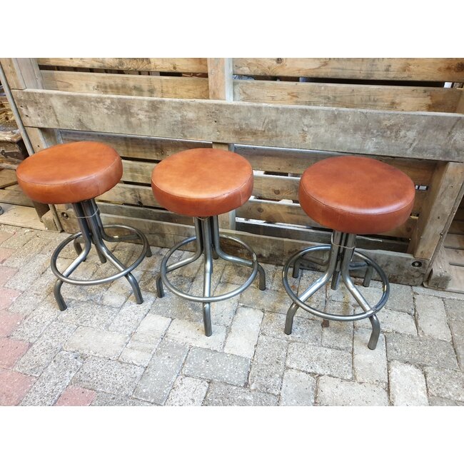 # i882 - kruk doa - 37 x 37 x 53,5 cm