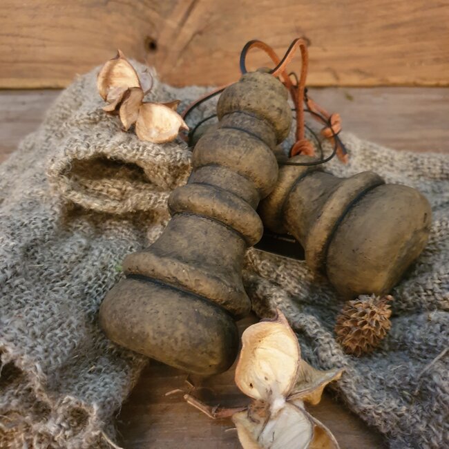 ## wordt niet verzonden - Hanging pin majestic brown - 5 x 11 cm - aardewerk - per stuk