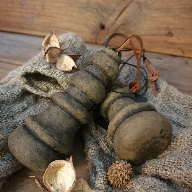 # Hanging pin majestic brown - 5 x 11 cm - aardewerk - per stuk