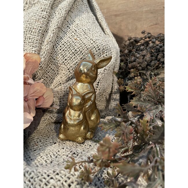 # Gouden haas met kind - 11 x 8 x 12 cm - per stuk
