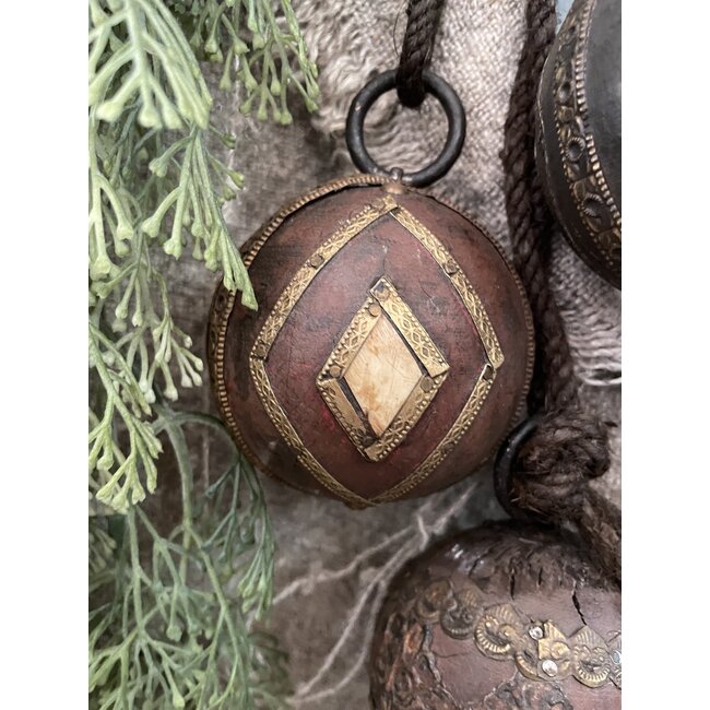 # mix - Houten bal aan touw - ca. 8 cm - per stuk