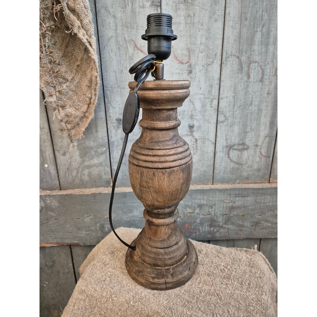 # Houten lampvoet (170) - 15 x 15 x 38 cm (47 cm incl fitting)