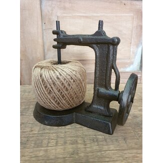 Spool "Sewing machine" with hemp yarn ball cast iron 17x17x10cm