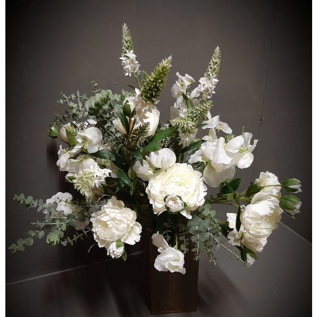 # Boeket Juliette white - 9 takken en 1 euca bush