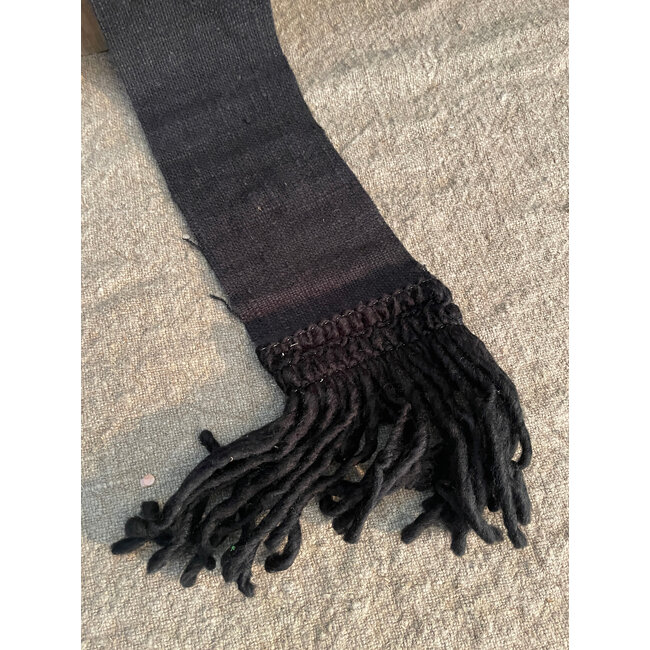 Lint zwarte shabby met franjes -ca. 95 x 1 cm