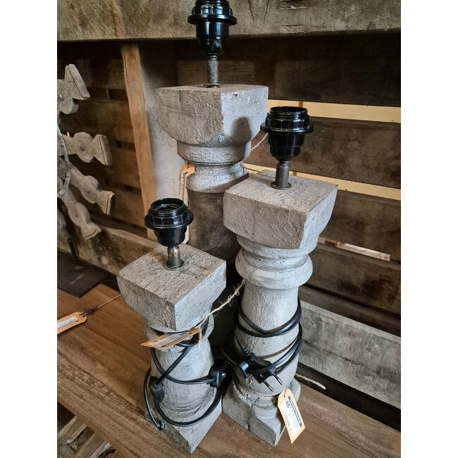 # Massief houten baluster lampvoet taupe, maat S - ca. 10 x 10 x 40 (49cm incl. fitting)