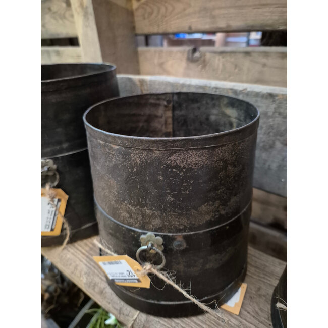 # Metalen pot met beslag - medium -ca. 17,5 x 18 cm