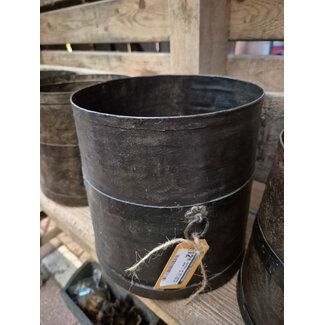 # Metalen pot met beslag - groot - ca. 21 x 20 cm