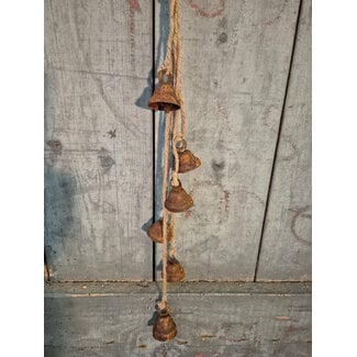 # Hanger met grotere roestige belletjes - 50 cm