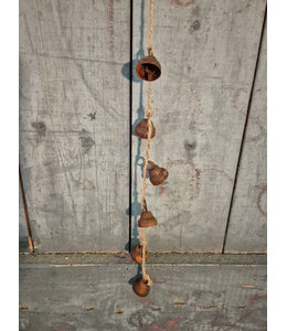 @ Hanger met kleinere roestige belletjes - 50 cm