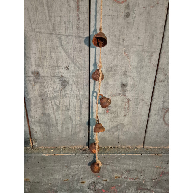 # Hanger met kleinere roestige belletjes - 50 cm