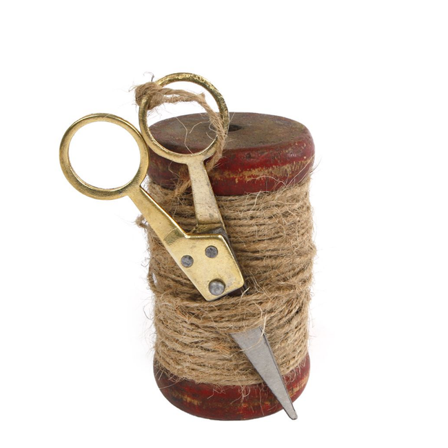 # Garen met schaar S assorti kleuren hout/stof 5x5x9,5cm