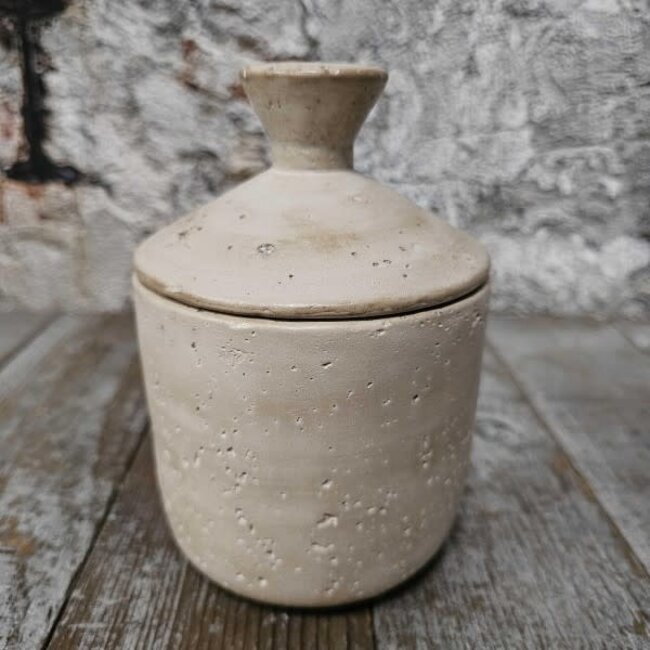 # Pors pot met deksel aardewerk