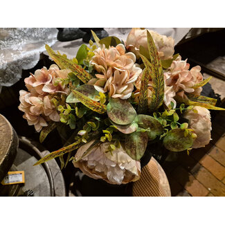 # Boeket hortensia - pioenroos - zalm - ca. 50 x 40 cm