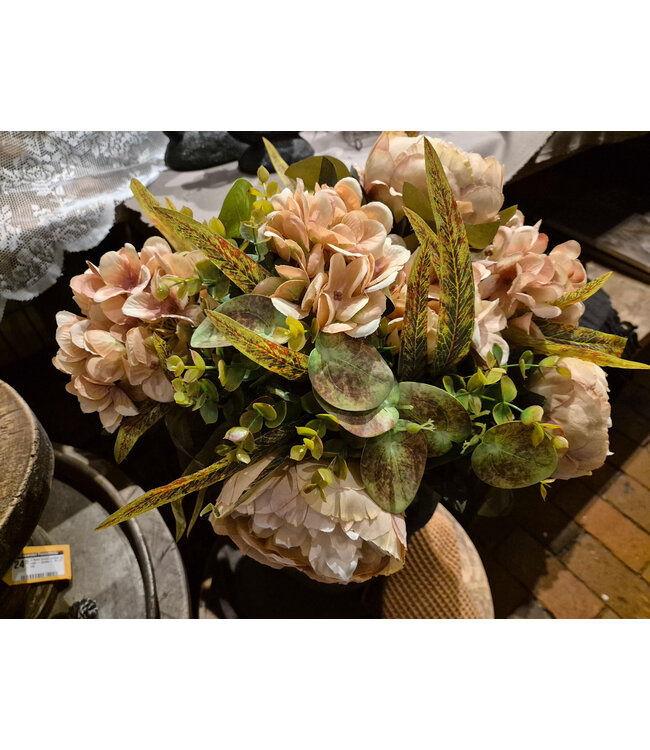 Boeket hortensia - pioenroos - zalm - ca. 50 x 40 cm