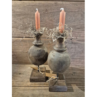 # Houten kandelaar op voet - 14 x 14 x 30 cm - per stuk