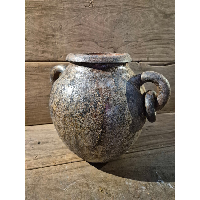 # Pot - aardewerk  (chocowhite)- met oren en ringen - ca. 34 x 30 x 28 cm