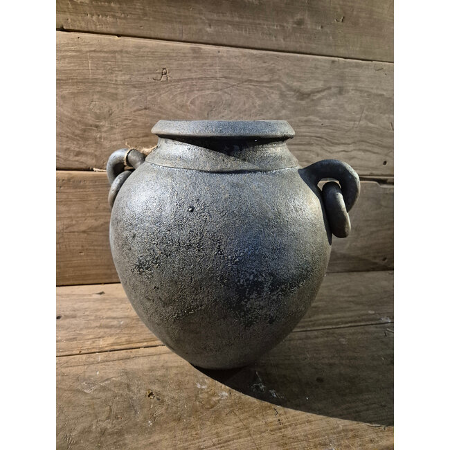 # Pot - aardewerk - (black and sand) met oren en ringen - ca. 37 x 34 x 34 cm