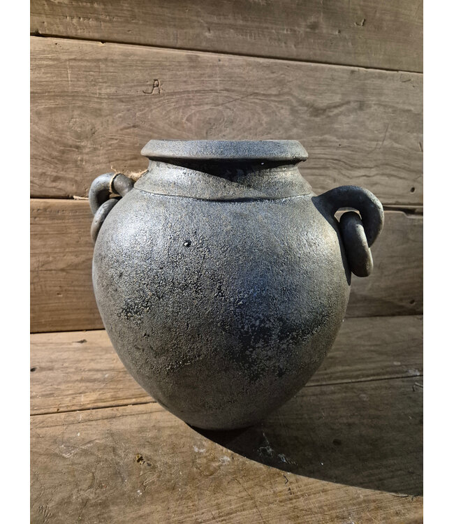 # Pot - aardewerk - (black and sand) met oren en ringen - ca. 37 x 34 x 34 cm