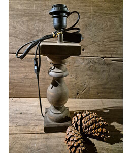 # Houten lampvoet (220) per stuk- 11 x 11 x 30 cm (39 cm incl. fitting) - excl. kap
