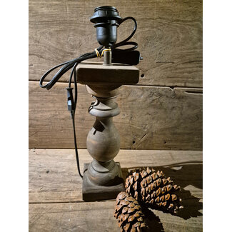 Houten lampvoet (220) per stuk- 11 x 11 x 30 cm (39 cm incl. fitting) - excl. kap