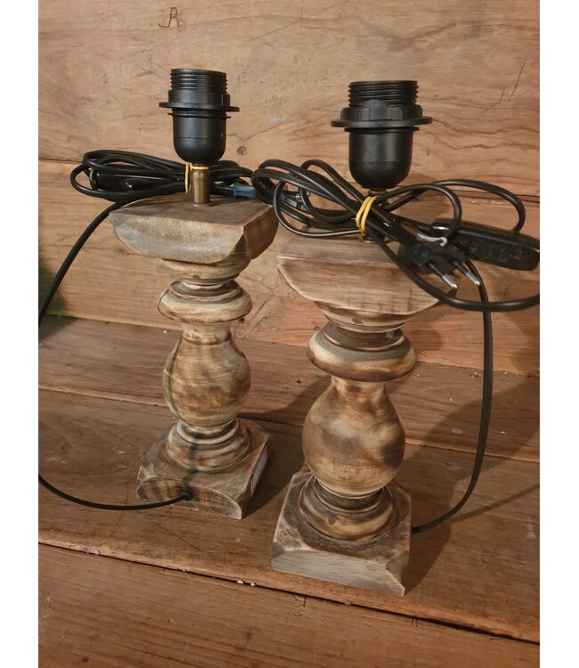 Houten lampvoet (103) per stuk- 10 x 10 x 25 cm (34 cm incl. fitting) - excl. kap