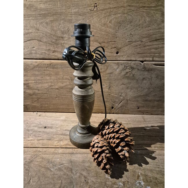 Houten lampvoet (229) per stuk- 10 x 10 x 25 cm (34 cm incl. fitting) - excl. kap