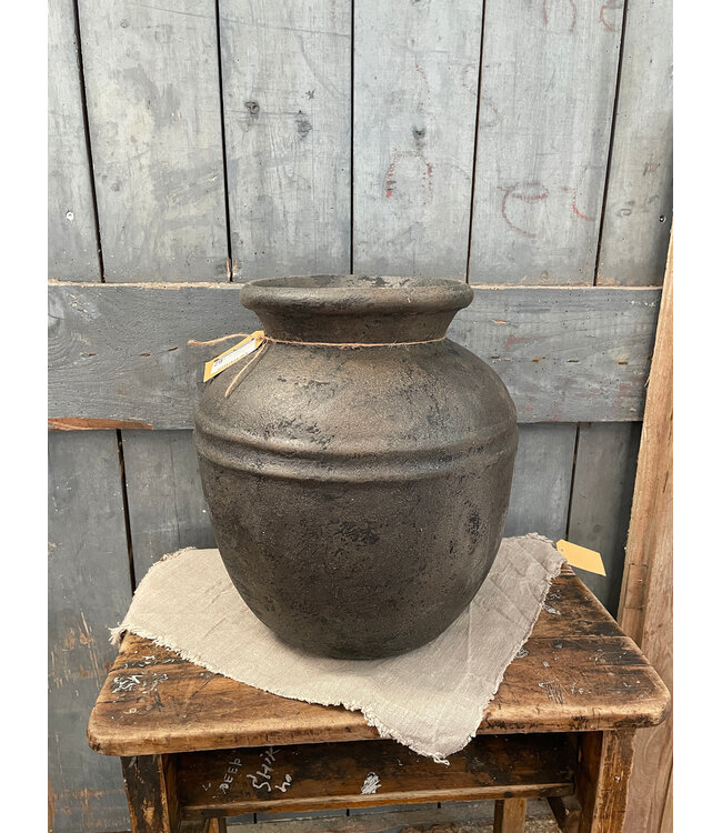 # Pot - aardewerk - ca. 35 x 35 x 35 cm