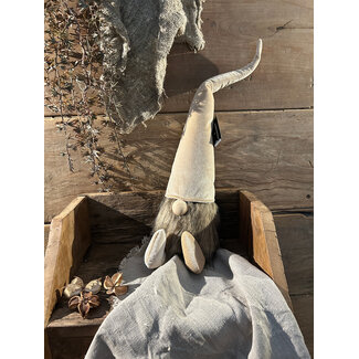 # Gnoom beige - 13 x 17 x 38 cm