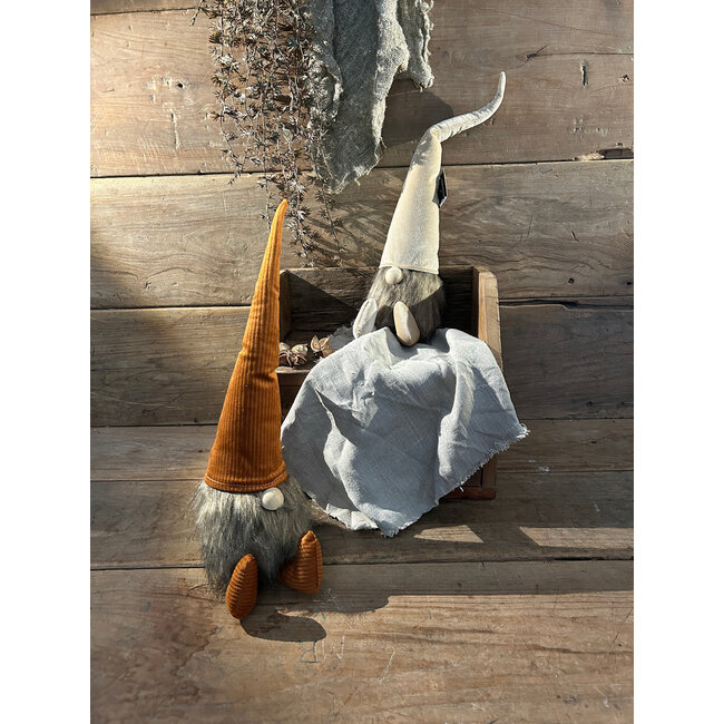 # Gnoom beige - 13 x 17 x 38 cm