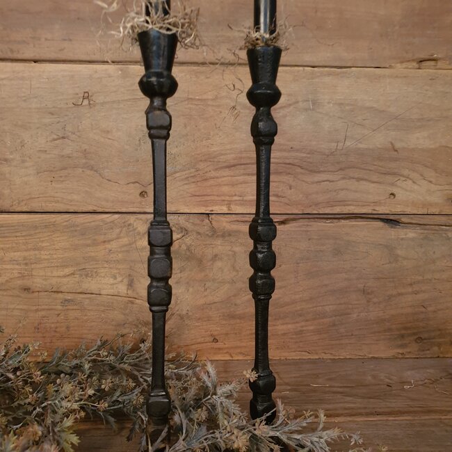 # J781 - Kandelaar - smeedijzer - 10 x 10 x 40cm per stuk