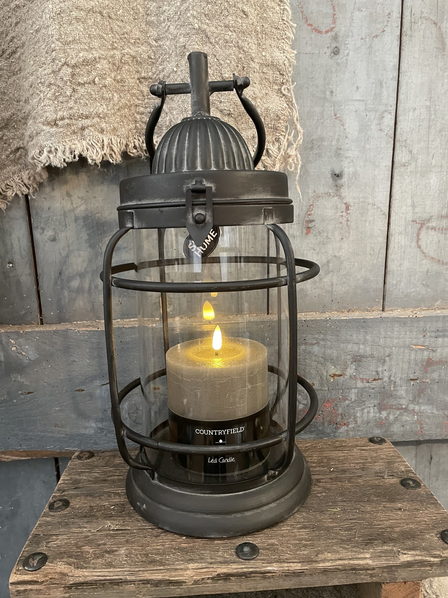 Homestyle Lantaarn Metaal Mat - Verlichting - 16x16x30 cm Zwart - Tuinlantaarn - Pets Place Homestyle Lantaarn Metaal Mat - Verlichting - 16x16x30 cm Zwart - Tuinlantaarn - Pets Place