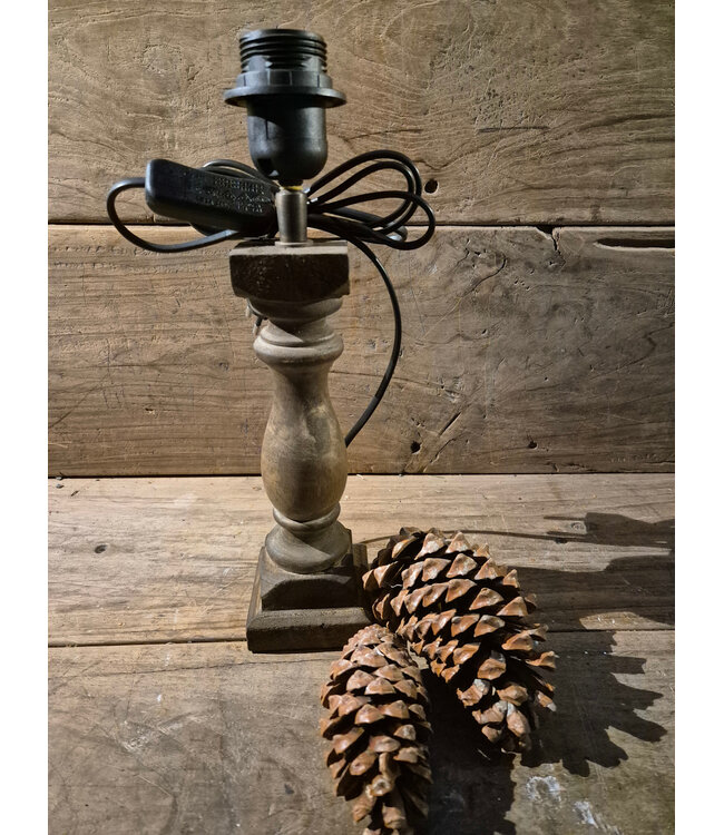Houten lampvoet (228) per stuk- 8 x 8 x 24 cm (33 cm incl. fitting) - excl. kap