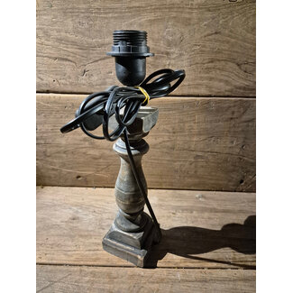 Houten lampvoet (250) per stuk- 8 x 8 x 24 cm (33 cm incl. fitting) - excl. kap