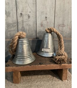 ## Zinken bel Old -finish - 15,5 x 19 cm met jute