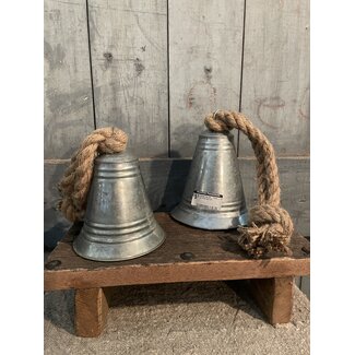 # Zinken bel Old -finish - 15,5 x 19 cm met jute