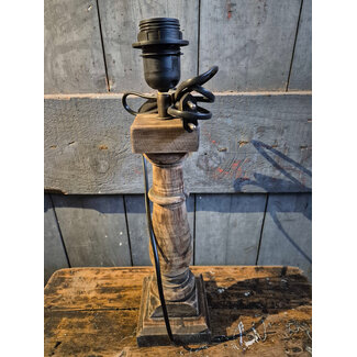 # Houten lampvoet (260) per stuk- 11 x 11 x 32 cm (41 cm incl. fitting) - excl. kap