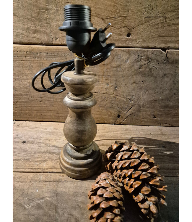 # Houten lampvoet (227) per stuk- 10 x 10 x 20 cm (29 cm incl. fitting) - excl. kap (kleur kan iets afwijken )