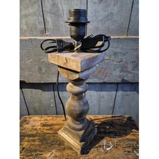 # Houten lampvoet (262) per stuk- 10 x 10 x 30 cm (39 cm incl. fitting) - excl. kap