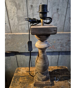 @ Houten lampvoet (263) per stuk- 12 x 12 x 41 cm (50 cm incl. fitting) - excl. kap