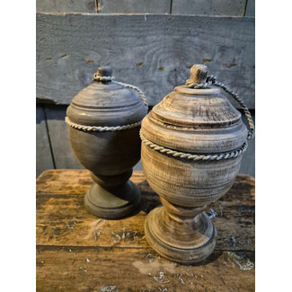 # Mix - houten pot met deksel op voet - per stuk - ca.  15 x 15 x 24 cm