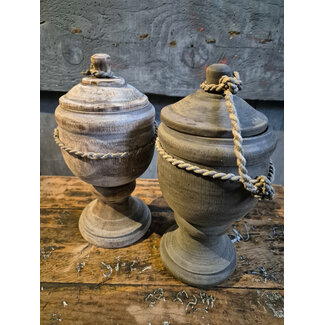 # Mix - houten pot met deksel op voet - per stuk - ca.  12 x 12 x 21 cm