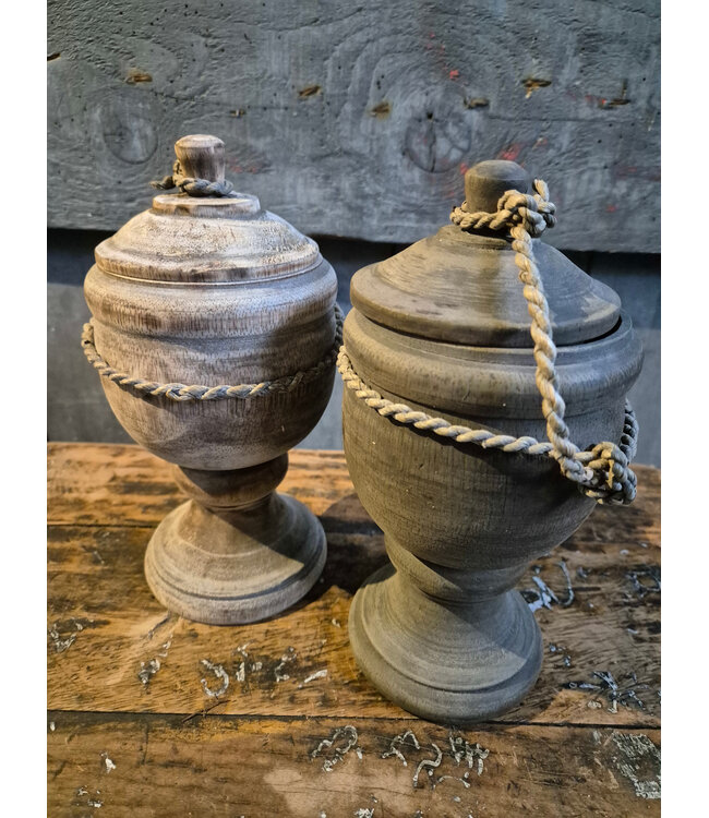 # Mix - houten pot met deksel op voet - per stuk - ca.  12 x 12 x 21 cm