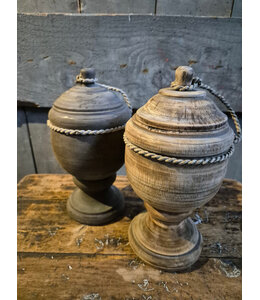 # Mix - houten pot met deksel op voet - per stuk - ca.  15 x 15 x 24 cm